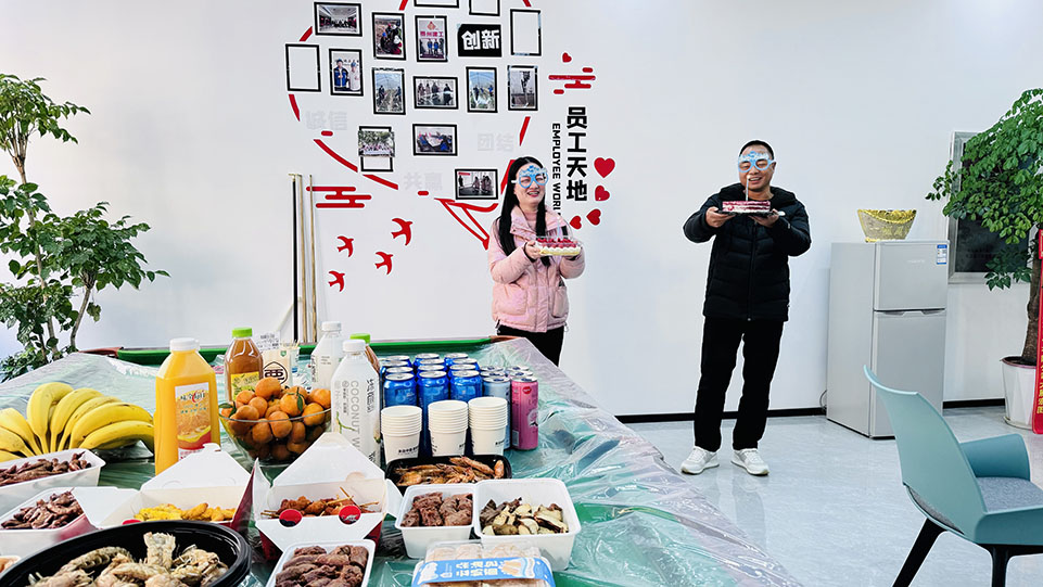 <strong>共慶生辰，攜手同行——boss與美女員工生日茶話會(huì)</strong>